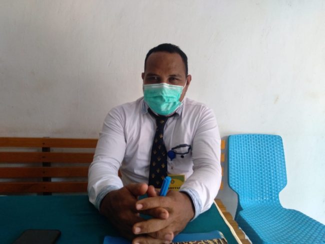 Kepala Sekolah Menegah Atas Negeri (SMAN) 1 Ile Ape, Thobias Telaman,S.Pd