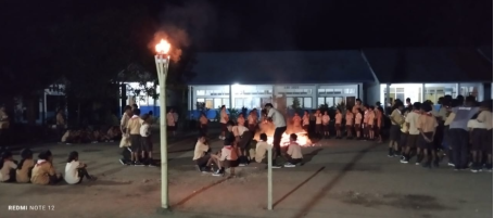 Aku dengar Bisikan cahaya dan setia bersahabat dipundak Pramuka Dasa Darma