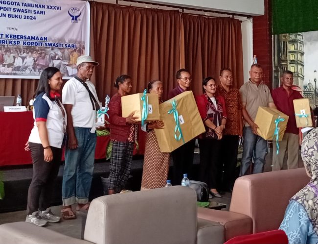 VISI :Menjadi Koperasi Kredit Terdepan dan Pilihan Masyarakat Indonesia
MISI :
Menyediakan Pelayanan Keuangan secara profesional dan berkelanjuan untuk meningkatkan Kesejahteraan Anggota