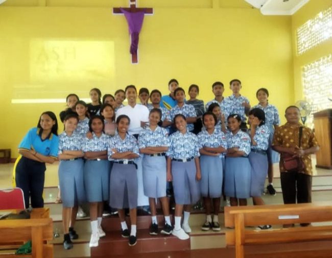 Retret Kelas XII SMAN I Nubatukan 2022 di Gereja Santo Fransiskus Asisi Lamahoara