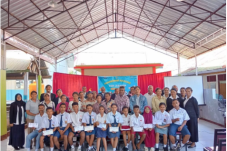 SLBN LEWOLEBA "Educatio in tenebris lucem sacram fundit in corda: radices sapientiae generant vitam dignam.""Pendidikan dalam kegelapan memancarkan cahaya suci ke dalam hati: akar dari kebijaksanaan melahirkan kehidupan yang bermartabat."