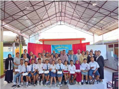 SLBN LEWOLEBA "Educatio in tenebris lucem sacram fundit in corda: radices sapientiae generant vitam dignam.""Pendidikan dalam kegelapan memancarkan cahaya suci ke dalam hati: akar dari kebijaksanaan melahirkan kehidupan yang bermartabat."