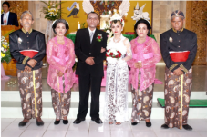 Saksi Suci2 Juli 2012, di Gereja Santa Theresia Lisieux Boro, Kulon Progo, Yogyakarta, Paulus dan Anita mengikat janji suci dalam Sakramen Perkawinan. Dalam berkat yang dipimpin oleh RD Yohanes Yunuar Ismadi, Pr.,